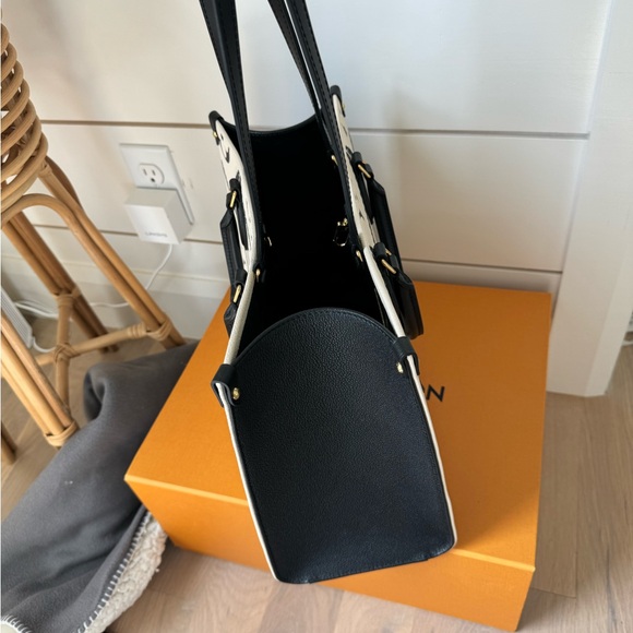 Louis Vuitton on the go mm tote black and crème - Picture 3 of 8